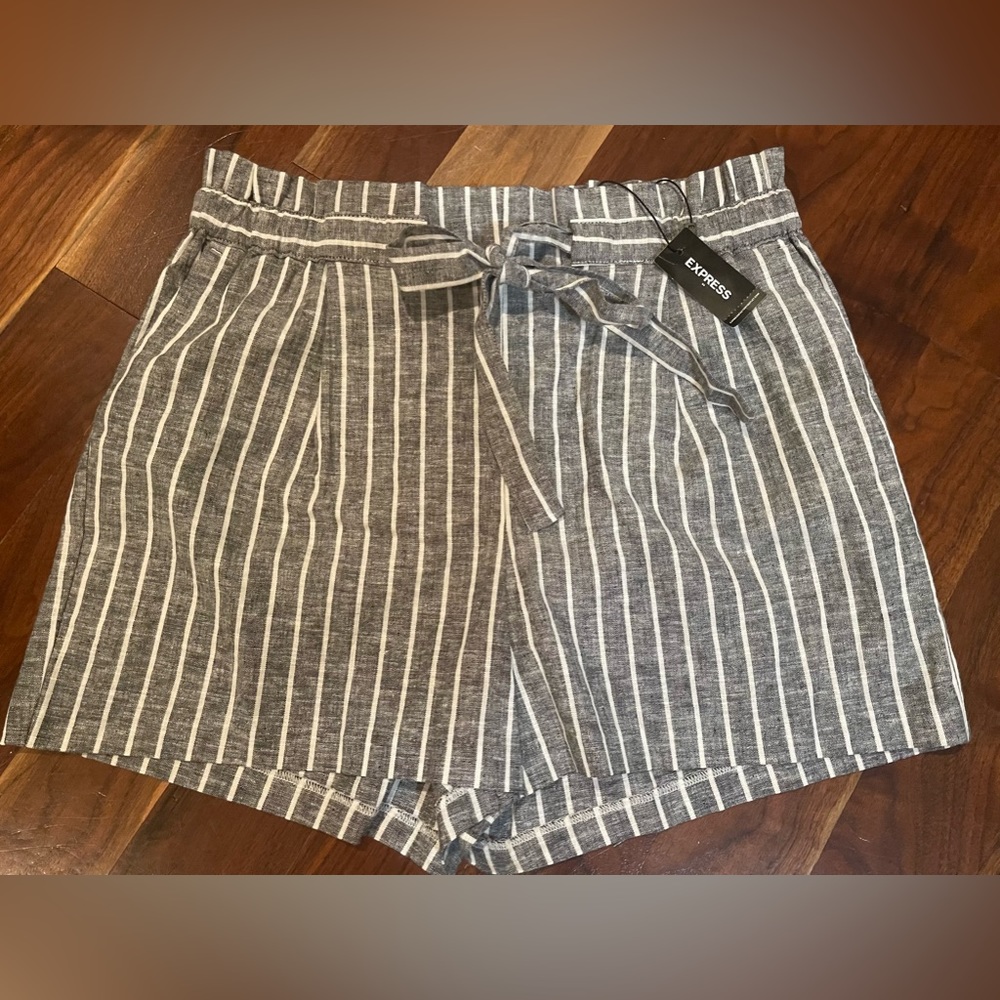 NWT Express shortie super high rise linen shorts M